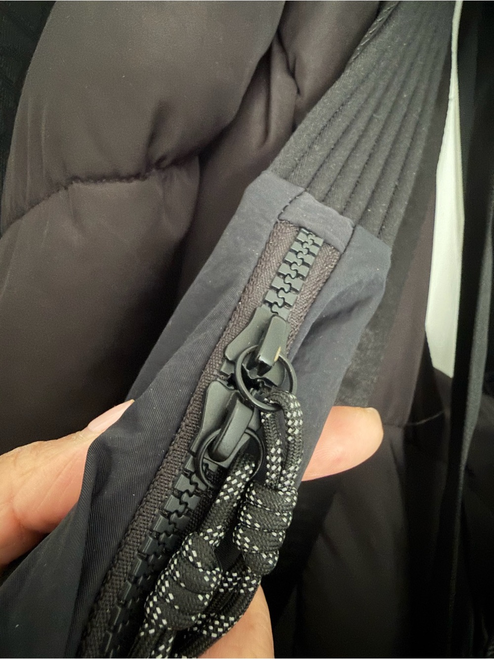 Lululemon Pleated Shoulder Bag 10L - Picture 6 of 6